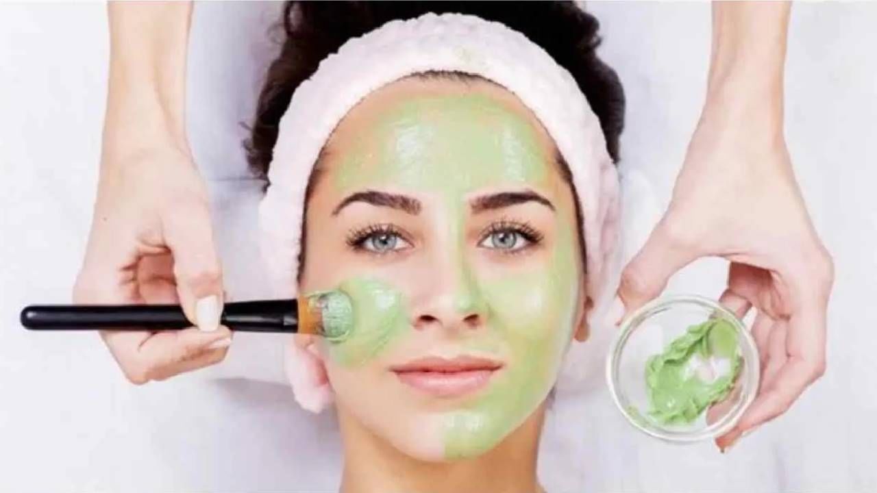 Skin Care Tips : फेस मास्क लावताना करू नका ‘या’ चुका; चेहऱ्याची चमक होऊ शकते कमी!