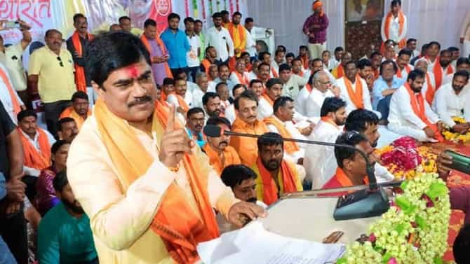 Shiv Sena : बंडखोरांच्या गाड्या फोडण्याची चिथावणी, शिवसेनेचे हिंगोली संपर्क प्रमुख बबनराव थोरात यांना अटक