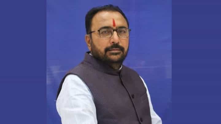 Video : प्रतापराव जाधवांच्या कार्यालयात उद्धव ठाकरेंचा फोटो कायम, जाधव म्हणातात... Video : प्रतापराव जाधवांच्या कार्यालयात उद्धव ठाकरेंचा फोटो कायम, जाधव म्हणातात...
