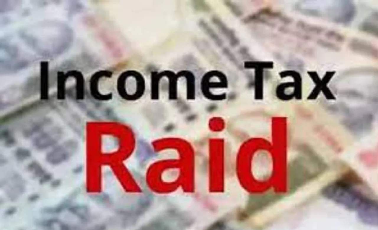 Income Tax Raid : गुजरातमधील बड्या व्यावसायिक ग्रुपवर आयकरच छापे,  20 कोटी रुपयांची बेहिशेबी मालमत्ता जप्त