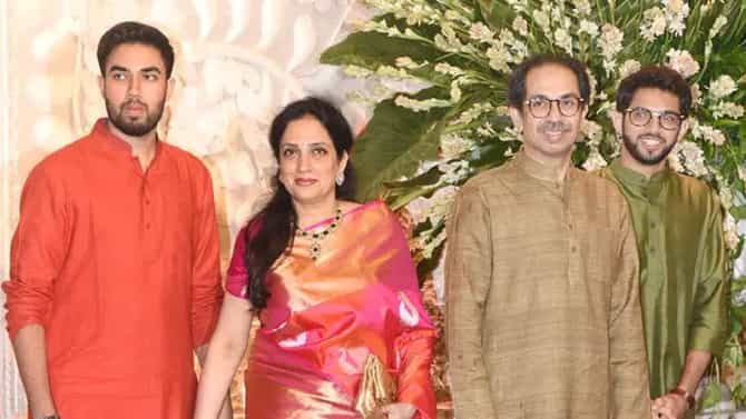 Tejas Thackeray : आदित्य, अमितनंतर तेजस ठाकरेंची एन्ट्री? ठाकरे कुटुंबातील तिसरे सदस्य राजकारणात येणार?