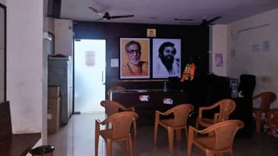 Shivsena : पक्ष फुटला, आता शाखांचीही फाळणी; डोंबिवलीत शिंदे-शिवसेना गटातल्या राड्यानंतर एकाच शाखेचं विभाजन