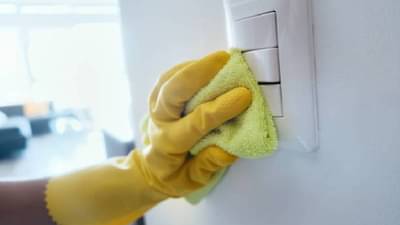 स्विच बोर्ड साफ करण्यासाठी या टिप्स करा फॉलो, सुरक्षेसह अवघ्या काही मिनिटांत होईल सफाई