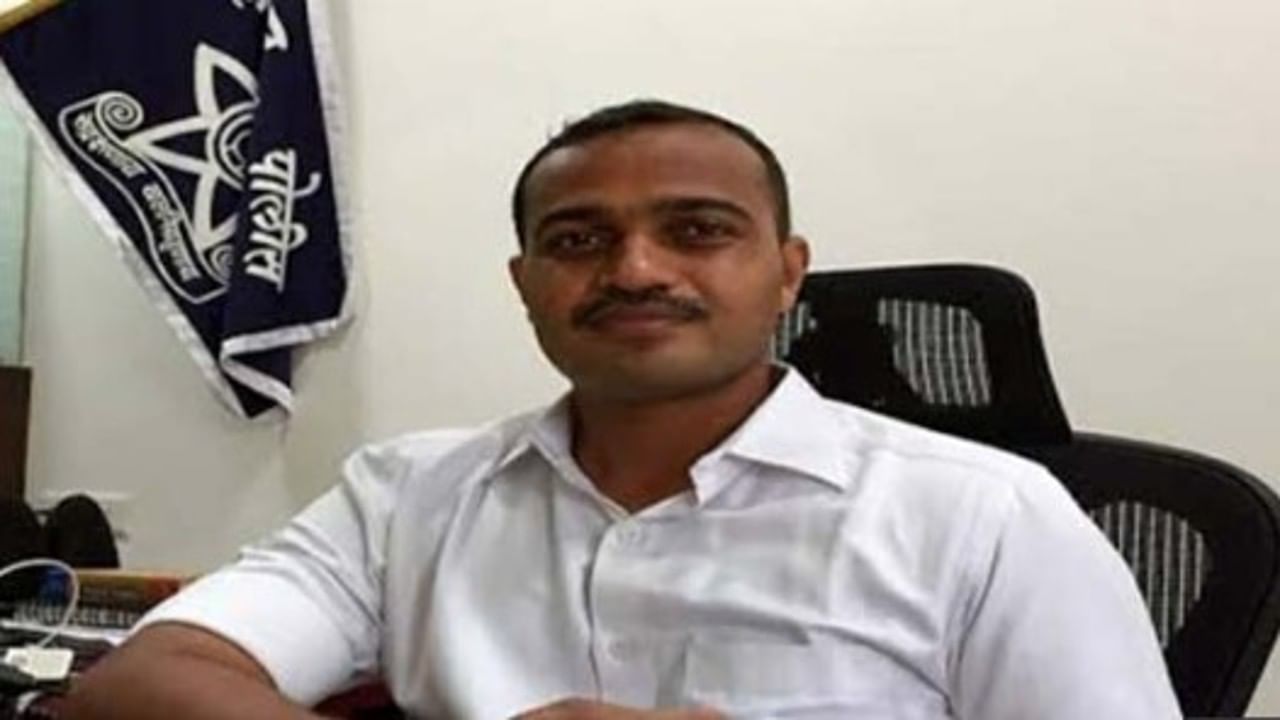 Parag Manere : निलंबित पोलीस अधिकारी पराग मणेरेंची पुन्हा नियुक्ती; शिंदे, भाजपा सरकारचा मोठा निर्णय