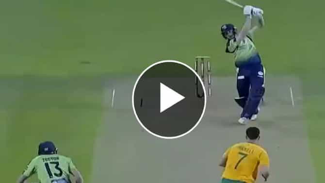 SA vs IRE: भारतासमोर फ्लॉप पण आता ठोकले 12 सिक्स-फोर, धोनीच्या सहकाऱ्यालाही धुतलं, पहा VIDEO