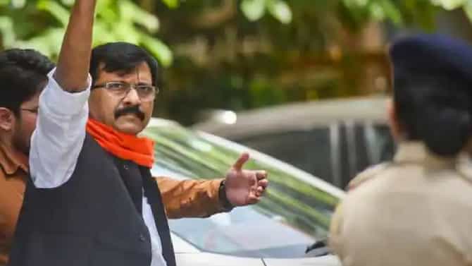 Sanjay Raut : मला ज्या ठिकाणी ठेवलं तिथे योग्य व्हेंटिलेशन नाही, राऊतांची तक्रार; कोर्टाने ईडीला झापलं