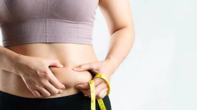 How to Reduce Belly Fat: आयुर्वेदिक पेयाच्या सेवनाने ‘बेलीफॅट’ वितळून स्टमक होईल ‘फ्लॅट’ ; स्वयंपाक घरातील ‘या’ वस्तूंच्या वापरातून बनवा उपयोगी आयुर्वेदिक पेय!