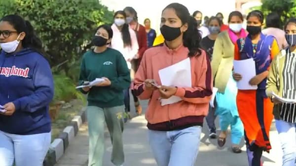 CUET Exam Viral: परीक्षेत गोंधळ! पेपर द्यायला गेले, परीक्षा केंद्रावर SORRY ची नोटीस, फोटो व्हायरल