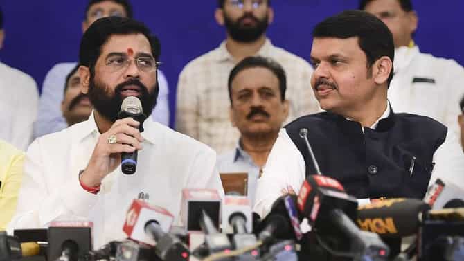 Maharashtra Cabinet Expansion : मंत्रिमंडळ विस्तार पुन्हा रखडला, सर्वोच्च न्यायालयाच्या सत्तासंघर्षावरील निर्णयानंतरच विस्तार होणार- सूत्र