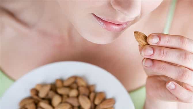 Health benefits of almonds : दिवसातून एवढ्या वेळा खा बदाम, शरीरात लपलेले हे आजार राहतील नियंत्रणात