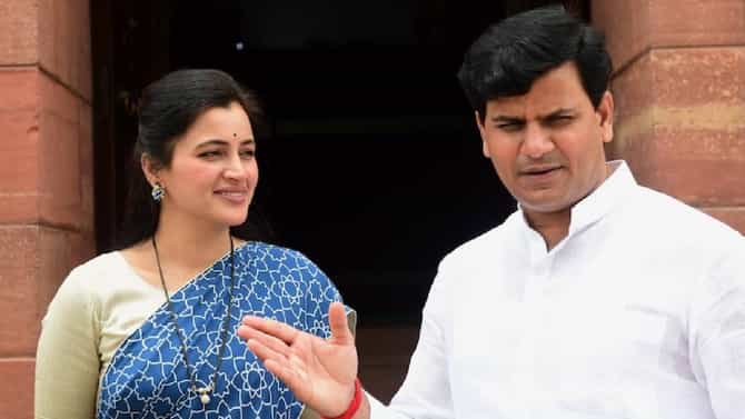 रवी-नवनीत राणा यांना न्यायालयीन प्रक्रियेचं गांभीर्य नाही, अजामीनपात्र अटक वॉरंट बजावा, पोलिसांची न्यायालयाला विनंती