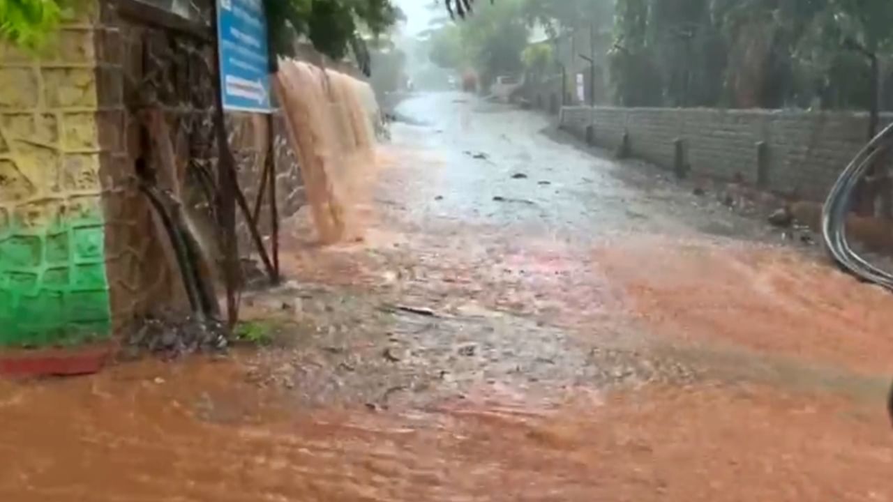 Pune rain : पुणे परिसराला मुसळधार पावसानं झोडपलं, सासवडमध्ये पहिल्यांदाच मोसमातली अतिवृष्टी; पीकांचं नुकसान