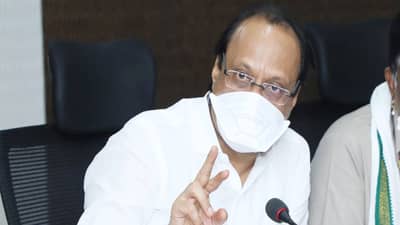 Ajit Pawar : बाजार समित्यांकडे कर्मचाऱ्यांच्या पगारीला पैसे नाहीत अन् म्हणे थेट शेतकऱ्यांमधून निवडणुक? अजित पवारांचा थेट सरकारला सवाल!