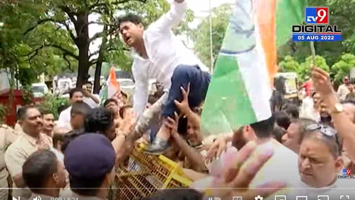 नागपुरात काँग्रेस आक्रमक, केंद्र सरकारवर हल्लाबोल नागपुरात काँग्रेस आक्रमक, केंद्र सरकारवर हल्लाबोल