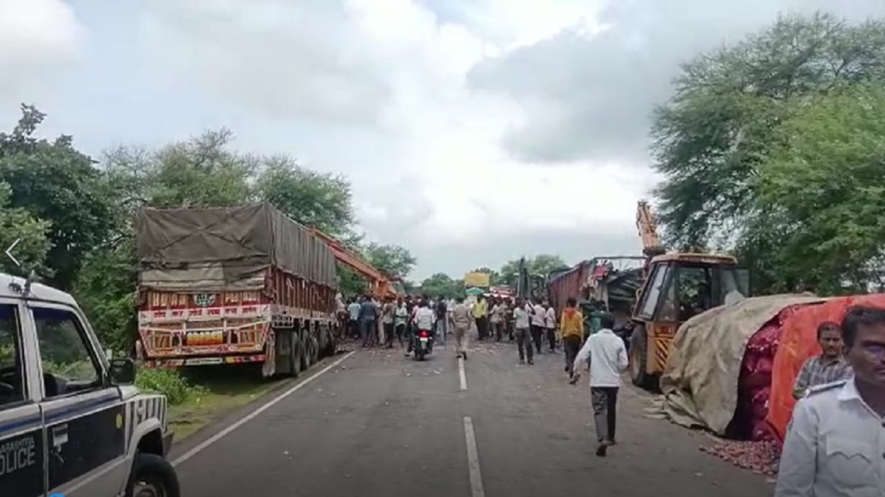 Nagpur : खड्डा चुकवण्याच्या नादात नागपूर-औरंगाबाद महामार्गावर दोन ट्रकची समोरासमोर धडक; चार जण जागीच ठार
