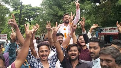 Dhule Gram Panchayat Election : धुळ्यात 52 पैकी 20 ग्रामपंचायती शिंदे गटाच्या ताब्यात, आमदार मंजुळा गावित यांचा दबदबा