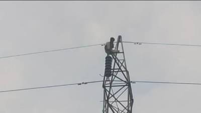 Mangaon Suicide Attempt : बायको येईना सासरी, नवरा चढला टॉवरवरी; पोलिसांच्या शिताफिने तरुणाचे वाचले प्राण