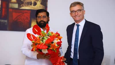 महाराष्ट्राचे सत्तांतर म्हणजे बॉलीवुडची पटकथा; ब्रिटीश उच्चायुक्त अलेक्स इलिस यांनी घेतली मुख्यमंत्र्यांची भेट; इंग्लंडमधील उद्योजकांना गुंतवणुकीचे आवाहन