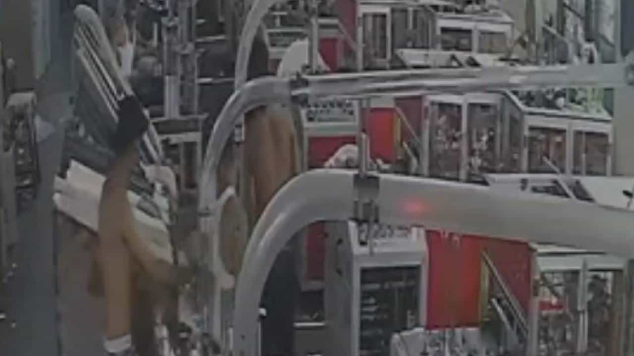 Ambernath Youth Injured : कंपनीतील मित्राची मस्ती जीवावर बेतली!, हायप्रेशर हवेचा पाईप पार्श्वभागात घातला, तरुणाला गंभीर दुखापत