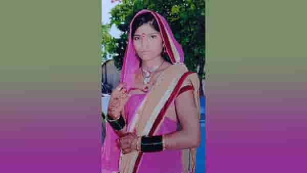 Beed Crime : बीडमध्ये विवाहितेचा मृतदेह लटकलेल्या अवस्थेत आढळल्यानं खळबळ! पतीला अटक, सासू-सासरे फरार