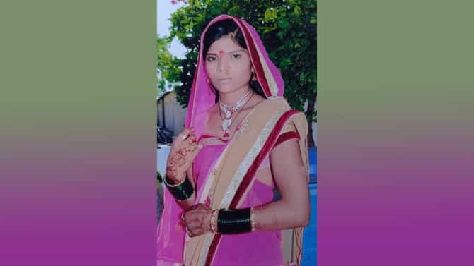 Beed Crime : बीडमध्ये विवाहितेचा मृतदेह लटकलेल्या अवस्थेत आढळल्यानं खळबळ! पतीला अटक, सासू-सासरे फरार