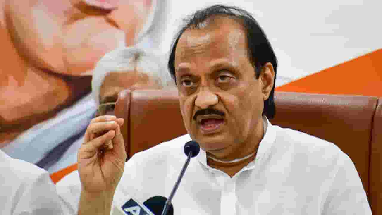 जनता कुणाच्या पाठीशी हे दसरा मेळाव्यानंतरच कळेल- अजित पवार जनता कुणाच्या पाठीशी हे दसरा मेळाव्यानंतरच कळेल- अजित पवार