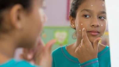 Cleanser : ‘या’ सर्वोत्कृष्ट क्लिंजरच्या सहाय्याने मुरुमांसह त्वचेची घ्या काळजी; अशा प्रकारे तयार करा घरच्या घरी क्लिंजर!