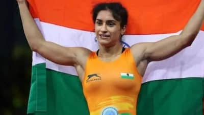 CWG 2022, Vinesh Phogat : राष्ट्रकुल क्रीडा स्पर्धेत सुवर्णपदकांची हॅट्ट्रीक, दीड मिनिटात विनेश फोगटनं घेतला सुवर्णपदकाचा ताबा