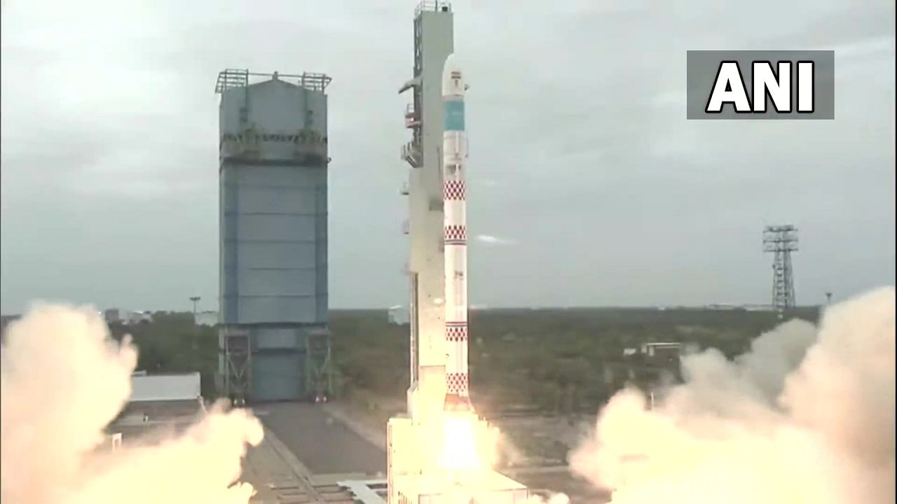 SSLV : इस्त्रोच्या नव्या प्रक्षेपकाचे-रॉकेटचे लॉन्चिंग यशस्वी, पण उपग्रहांशी संपर्क तुटला