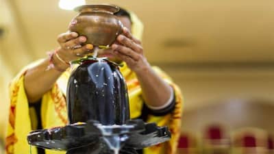 Shravan Somwar 2022: राशीनुसार करा शिवलिंगाचा अभिषेक, होतील सर्व मनोकामना पूर्ण!