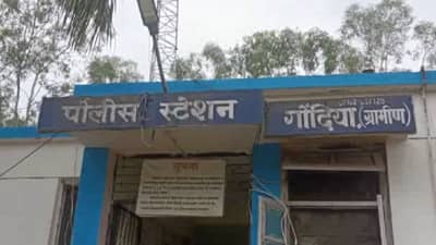 Gondia Crime : गोंदियात जमिनीचा वाद, कुऱ्हाडीने तिघांवर घातले घाव, 4 आरोपी अटकेत, 3 महिलांचा समावेश