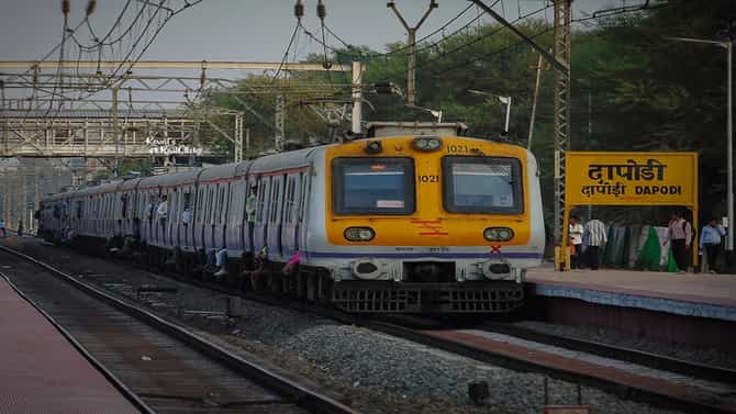 Pune-Lonavla local : सर्व पुणे-लोणावळा लोकल 22 ऑगस्टपर्यंत पुन्हा सेवेत दाखल होणार, 50 हजार प्रवाशांचा त्रास कमी होणार