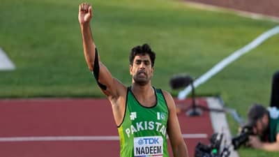 CWG 2022: पाकिस्तानच्या अर्शद नदीमने नीरज चोप्राला टाकलं मागे, वर्ल्ड चॅम्पियनला हरवून जिंकलं गोल्ड मेडल