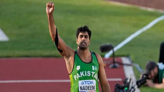 CWG 2022: पाकिस्तानच्या अर्शद नदीमने नीरज चोप्राला टाकलं मागे, वर्ल्ड चॅम्पियनला हरवून जिंकलं गोल्ड मेडल