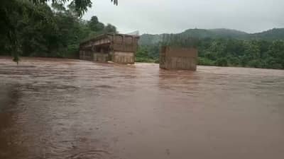 Mumbai Goa Highway closed : धुव्वाधार पावसाने कोकण बेहाल! मुंबई-गोवा महामार्ग बंद, अंजनारी पुलाजवळ वाहतूक रोखली