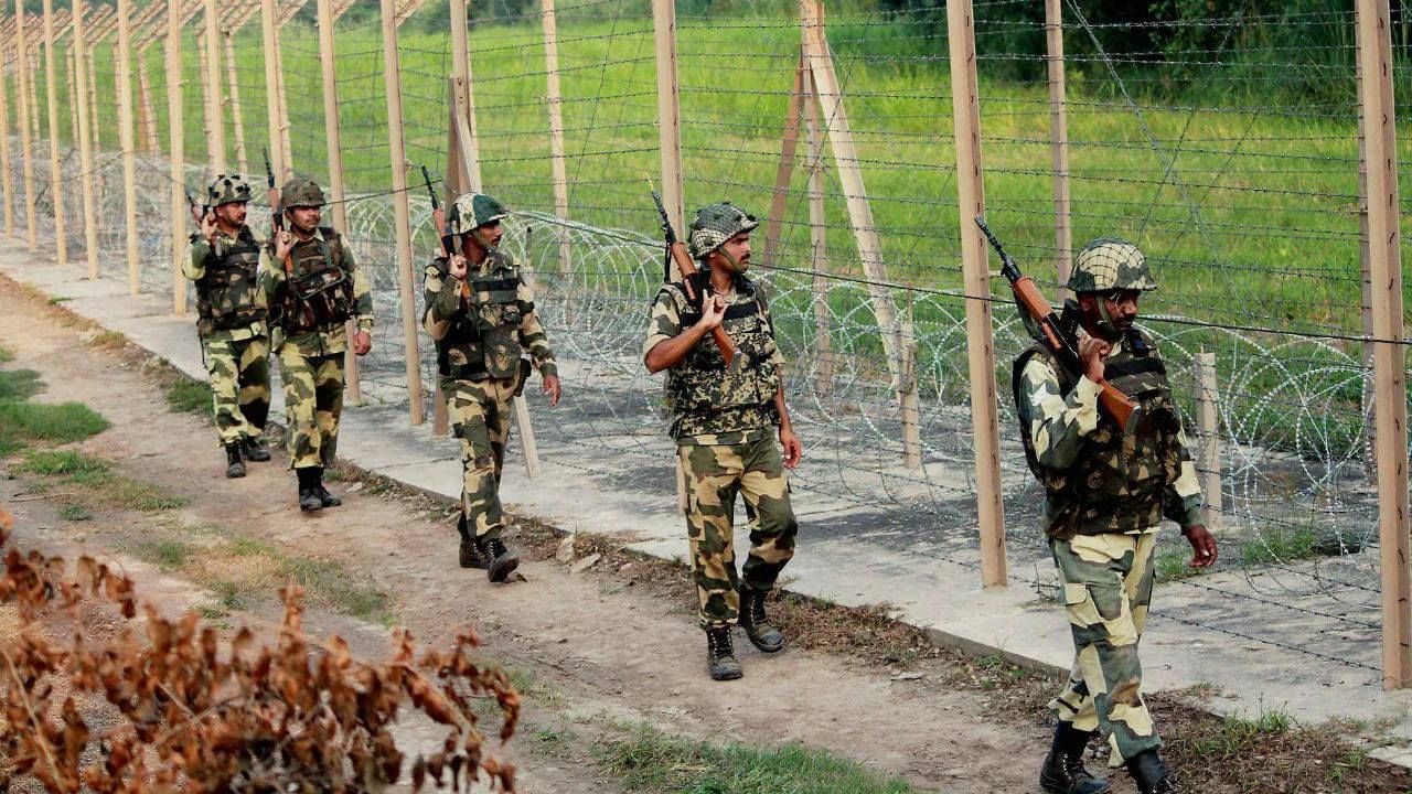 BSF Recruitment: BSF मध्ये हेड कॉन्स्टेबल, स्टेनोग्राफरची 323 रिक्त पदे! 12 वी पास असणाऱ्यांसाठी सुवर्णसंधी