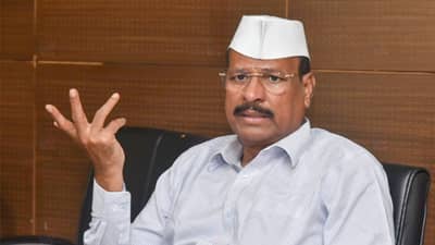 धक्कादायक | अब्दुल सत्तारांची मुलगी 2017 पासून पगार घेतेय... TET घोटाळ्यात अपात्र असल्याचं निष्पन्न, शिंदे सरकार पाठिशी घालणार का?