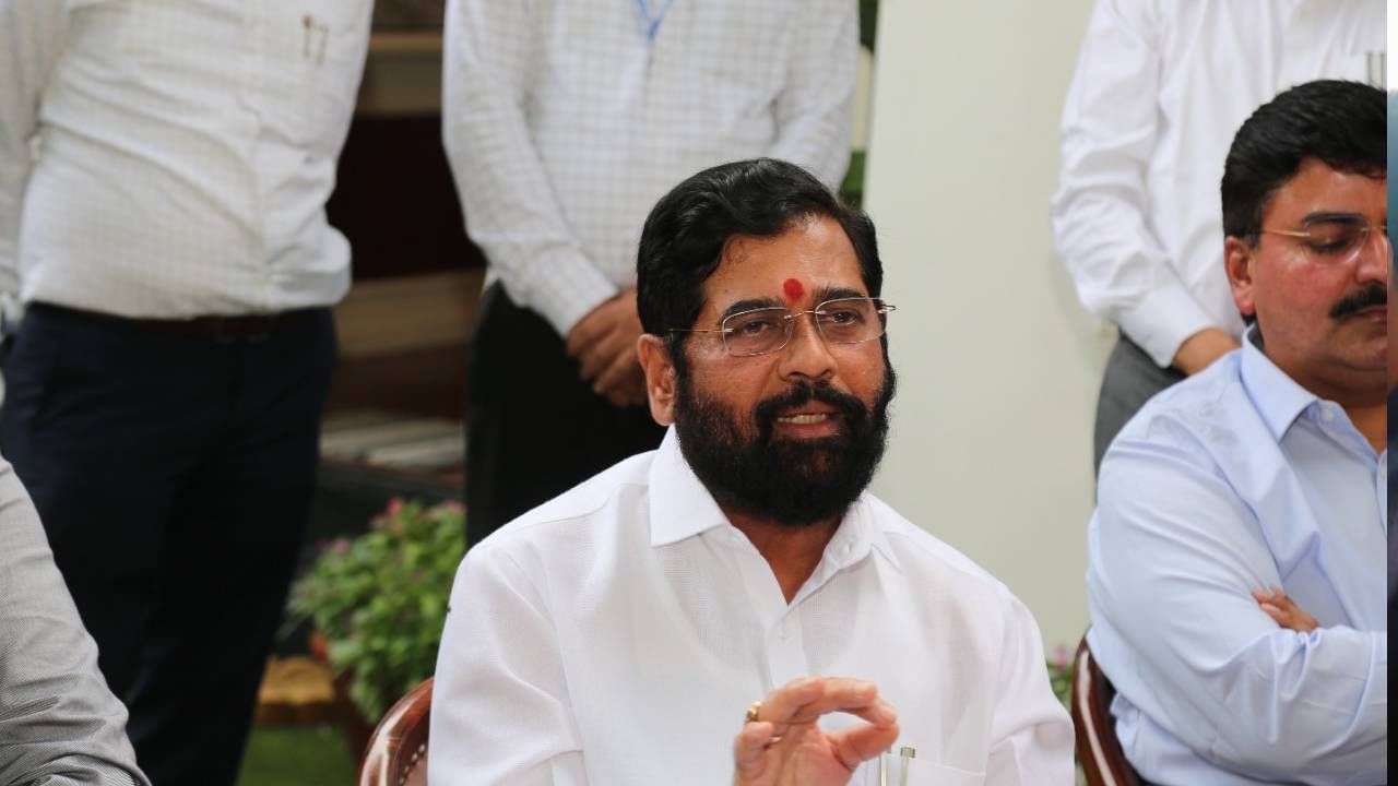Eknath Shinde : आरोप करणे विरोधकांचे कामच, जनहिताच्या निर्णयावर सरकारचे लक्ष, खातेवाटपावरुन मुख्यमंत्र्यांनी विरोधकांना फटकराले Eknath Shinde : आरोप करणे विरोधकांचे कामच, जनहिताच्या निर्णयावर सरकारचे लक्ष, खातेवाटपावरुन मुख्यमंत्र्यांनी विरोधकांना फटकराले