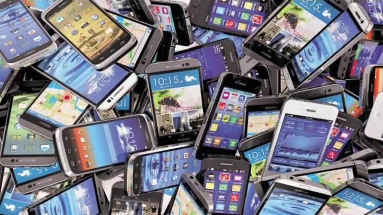 Mobile ban: एपनंतर आता स्वस्त चायनिज फोन, 12 हजारांपेक्षा कमी किमतीच्या स्मार्टफोन विक्रीवर बंदीची शक्यता, देशांतर्गत कंपन्यांना लाभ