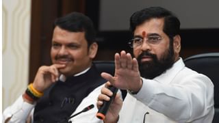 CM Eknath Shinde : मुख्यमंत्री एकनाथ शिंदेंचा साधेपणा, स्पेशल खुर्ची नाकारत सर्वांसोबत साध्या खुर्चीवरच विराजमान, पाहा व्हिडीओ