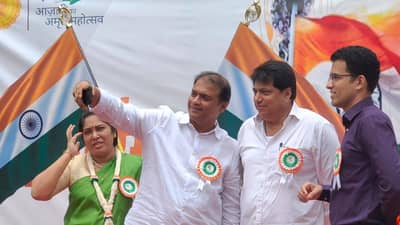 Har Ghar Tricolor : वर्धा जिल्हाधिकारी कार्यालयात सेल्फी पॅाईंटचे उद्घाटन, हर घर तिरंगा उपक्रमाची जनजागृती, उत्कृष्ट 3 सेल्फीला पुरस्कार