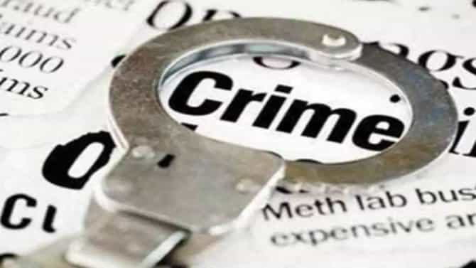 Ulhasnagar Theft : उल्हासनगरमध्ये तडीपार गुंडाकडून कपड्याच्या दुकानात चोरी, घटना दुकानाच्या सीसीटीव्हीत कैद