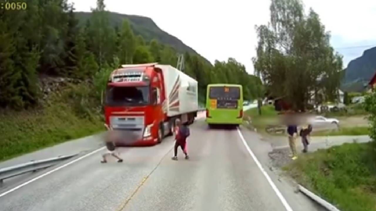 Viral Video: बरं त्या गाडीचा ब्रेक लवकर लागला, मुलगा वाचला, व्हिडीओ व्हायरल झाला!
