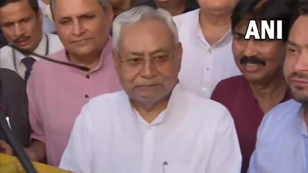 Nitish Kumar : बिहारमध्ये महाभूकंप! नितीश कुमार आणि तेजस्वी यादव यांचा सरकार स्थापनेचा दावा, आता भाजपची भूमिका काय राहणार?