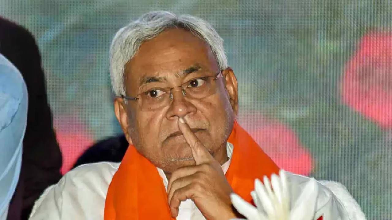 Bihar Political Crisis : नितीशकुमारांची शॉक ट्रीटमेंट, राजकीय कोलांटउड्यांचा इतिहास काय?; जाणून घ्या एका क्लिकवर