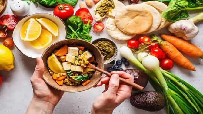 Anti-Aging Diet : त्वचा तरूण आणि सुंदर राहण्यासाठी रोज खा ‘हे’ पदार्थ!