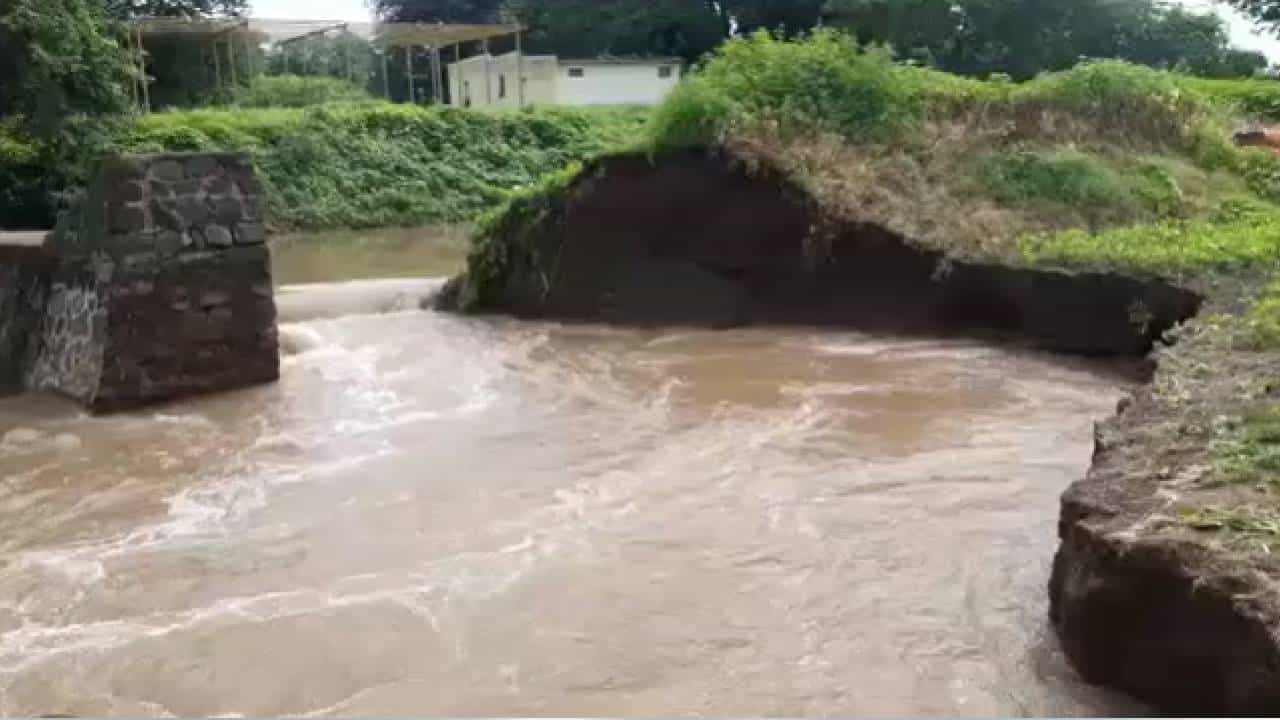 Nashik | सिन्नर तालुक्यातील डुबेरेत बंधारा फुटल्याने पिकांचे मोठे नुकसान, शेतकऱ्यांनी केली मोठी मागणी