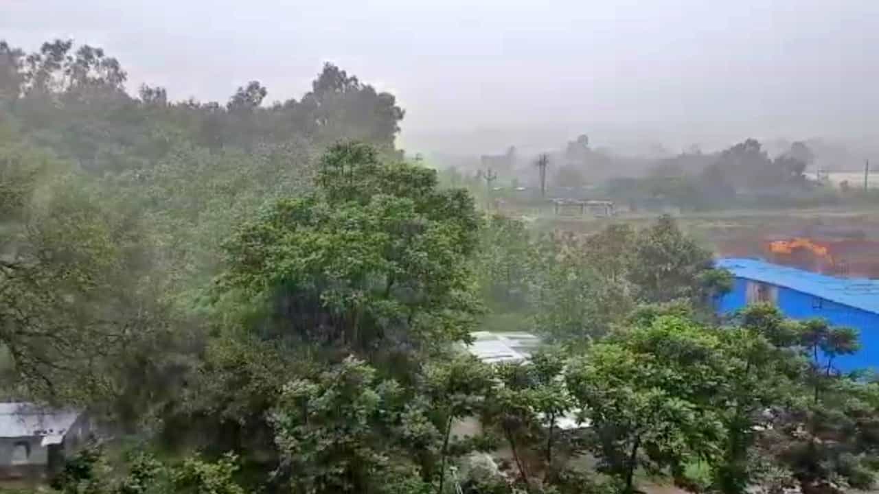 Pune rain : पुण्यासह पश्चिम महाराष्ट्रातले काही जिल्हे रेड अलर्टवर तर मुंबईला ऑरेंज अलर्ट, 3 दिवस मुसळधार पावसाचा हवामान विभागाचा इशारा