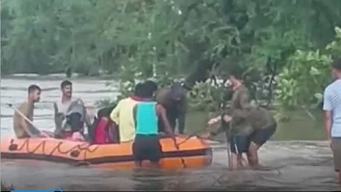 Wardha Rain Update : वर्धा जिल्ह्यात पूर ओसरायला सुरुवात, रस्त्यावर पाणी असल्याने वाहतूक अद्यापही बंद
