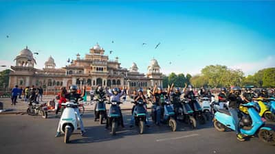 Ola Electric : ओला 15 ऑगस्टला दोन उत्पादनं लाँच करणार, इलेक्ट्रिक स्कूटरचा टीझर रिलीज, किंमत आणि फीचर्स जाणून घ्या...